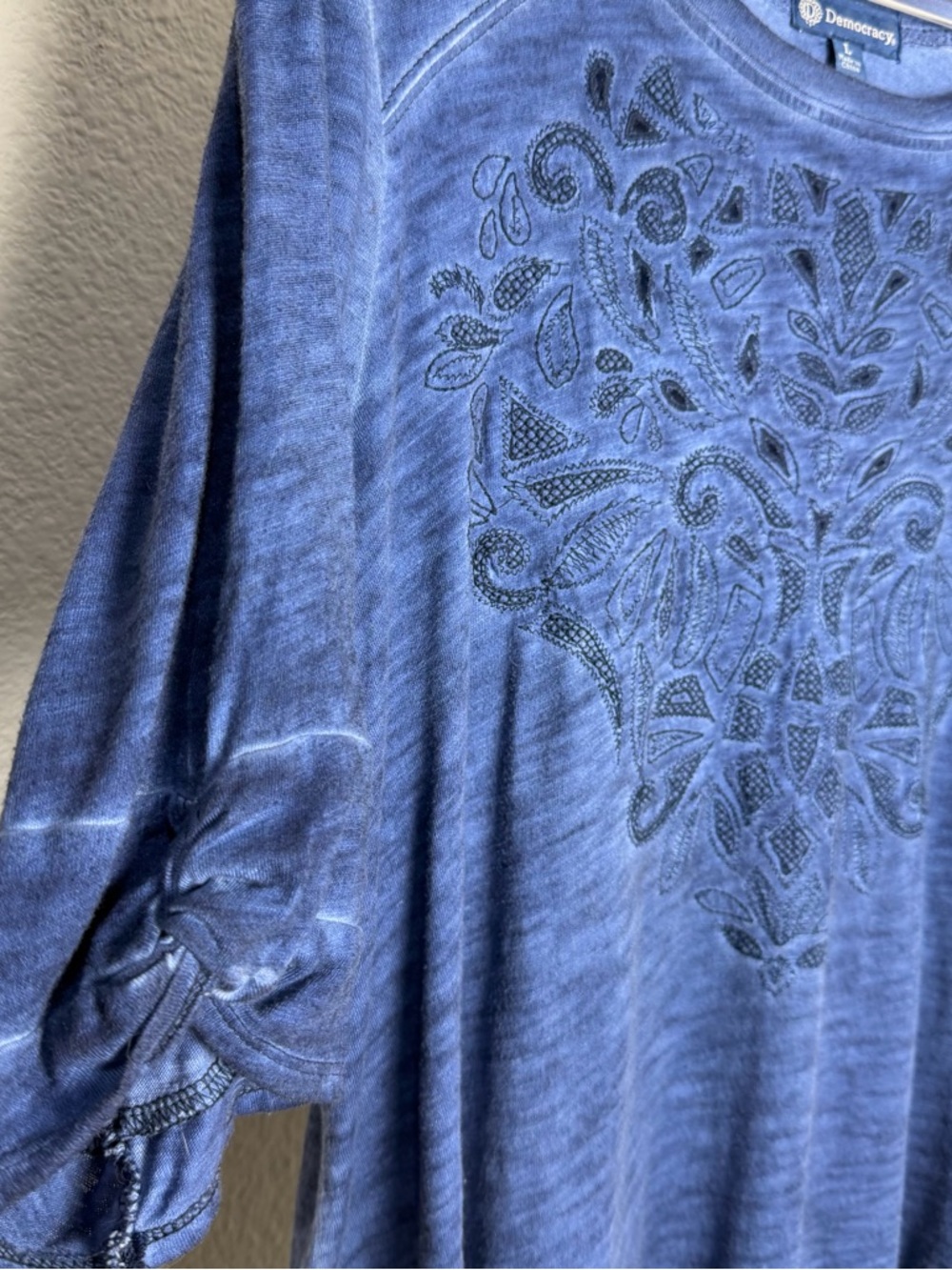 Democracy Sz L Blue Embroidered Scoop Neck Top Modest Westernwear - Picture 5 of 9